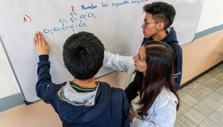 Para que los maestros puedan ver este ajuste en sus sueldos deben mantener su vínculo laboral con la institución educativa./Foto: Archivo / La Opinión