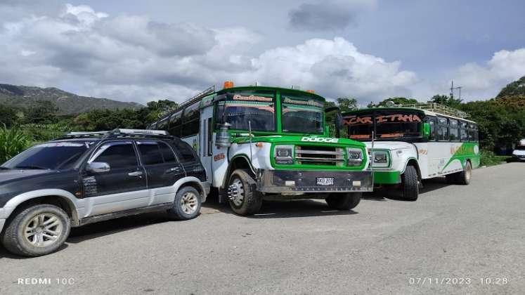 A un principio de acuerdo llegaron transportadores para despejar la carretera que comunica a La Playa de Belén con Hacarí. /Foto: Cortesía