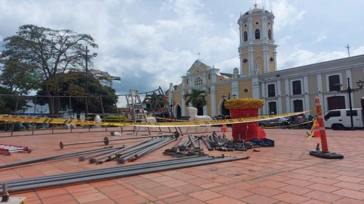 Los arreglos navideños sufren un retraso ante el hurto del cableado subterráneo. / Foto : Cortesía. 