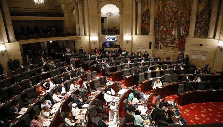 Sigue debate a la reforma a la salud