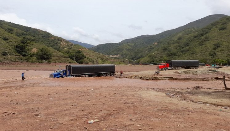 Las fuertes lluvias generan deslizamientos de tierra y lodo en los corredores viales. La transitabilidad se hace imposible en El Tarrita./Foto: Cortesía