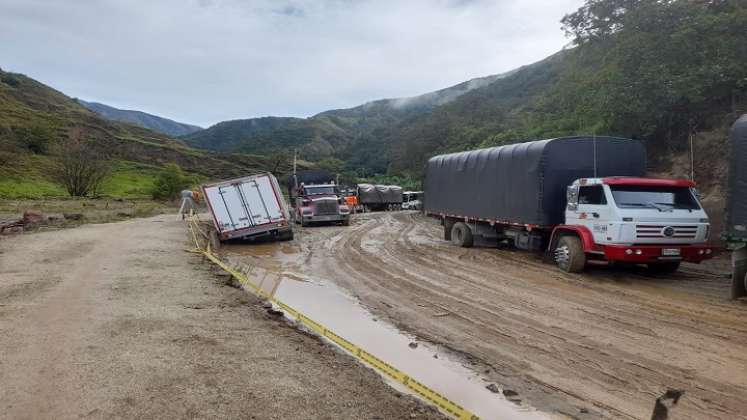 El gremio transportador espera la asignación de recursos para construir una variante con el fin de enmendar la falla geológica./Fotos La Opinión