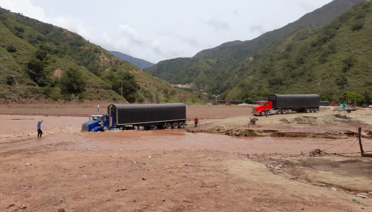 Moradores de la vereda El Tarrita de Ábrego, esperan acciones contundentes para remediar los efectos de la ola invernal / Foto: Cortesía. 