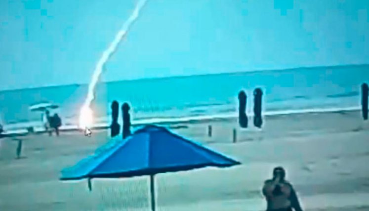 Una turista murió en playa de Cartagena después de que le cayera un rayo