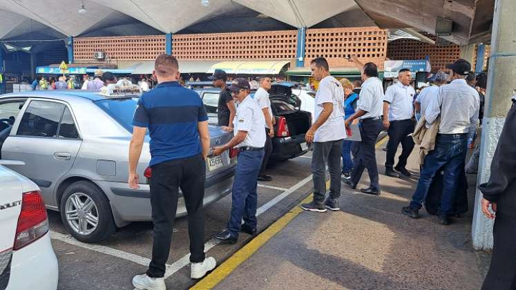 Viaje al centro de Venezuela cuesta entre 40 y 60 dólares por cada persona, desde San Cristóbal. Foto Anggy Polanco / La Opinión 