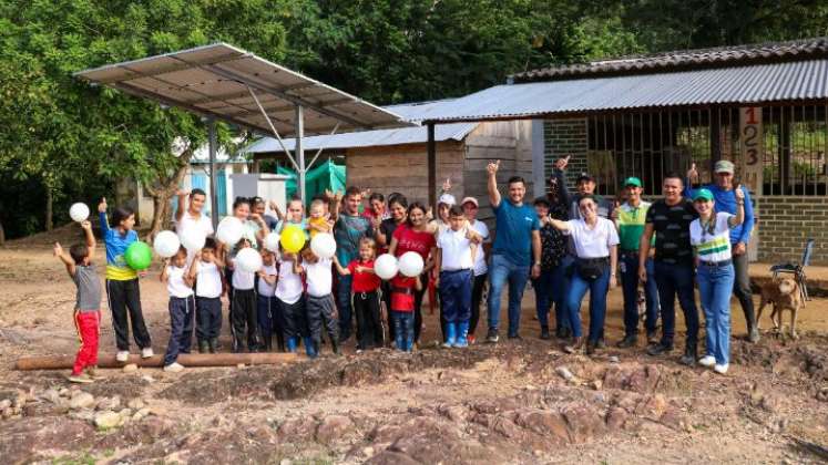 Los paneles instalados son de 550 W con baterías de 48 voltios a 100 amperios. El compromiso es que las comunidades mantengan estos sistemas en buen estado, para que se sostengan con el tiempo. /Fotos Cortesía / La Opinión