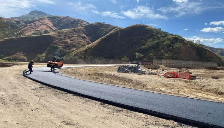 Una vez pavimentados los accesos a los puentes metálicos se habilitó la circulación vehicular en la carretera Cúcuta-Ocaña./Foto Cortesía