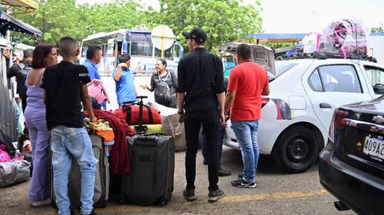 Hay autorizadas 6 empresas de transporte venezolanas para llevar pasajeros desde la Central de Transporte de Cúcuta hasta el Terminal de San Cristóbal. /Fotos: Jorge Gutiérrez / La Opinión 