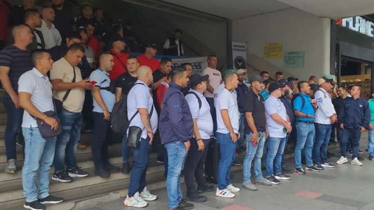 Por despidos masivos, trabajadores protestan en la Unidad Nacional de Protección de Cúcuta 