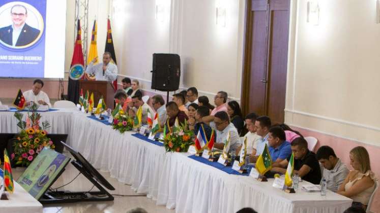 Alcaldes electos asistieron a primera cumbre departamental