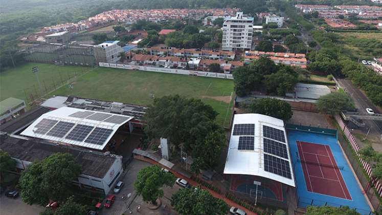 El proyecto en el colegio Comfanorte está conformado por 207 paneles solares. /Foto: Juan Pablo Cohen-La Opinión 