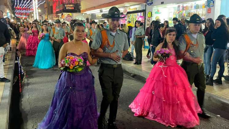 Las jóvenes fueron escoltadas por funcionarios de la Policía/ Foto: Cortesía