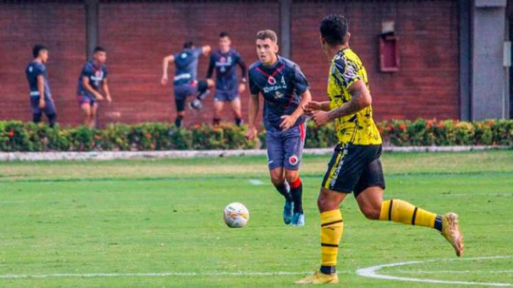 Benjamín Ortiz, defensa argentino. 