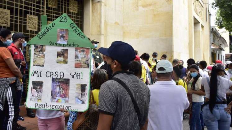 Durante la administración de Jairo Yáñez, las comunidades damnificadas tuvieron que plantarse frente al Palacio Municipal para ser escuchadas./Foto: Archivo / La Opinión 