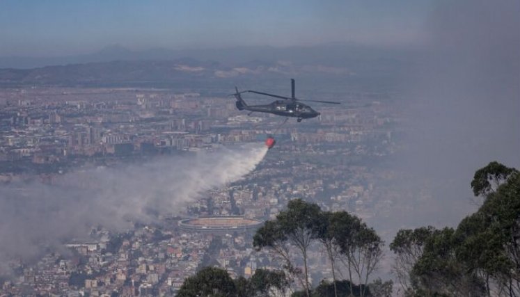 Con ayuda del sistema bambi bucket de la Fuerza Aérea Colombiana se han logrado controlar varias igniciones del país.