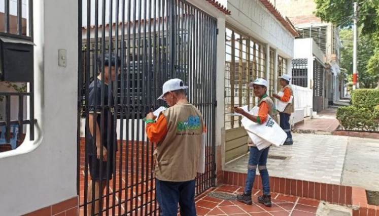 Recuperadores de residuos aprovechables recogen el producto en las casas/Foto cortesía