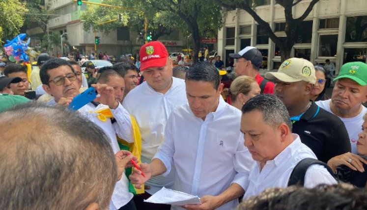 el alcalde Jorge Acevedo también recibió amenazas contra su vida/La Opinión