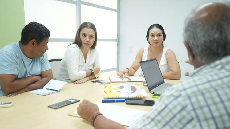 Las directoras de Indenorte y el IMRD, acordaron dar pronta solución a los gimnastas.