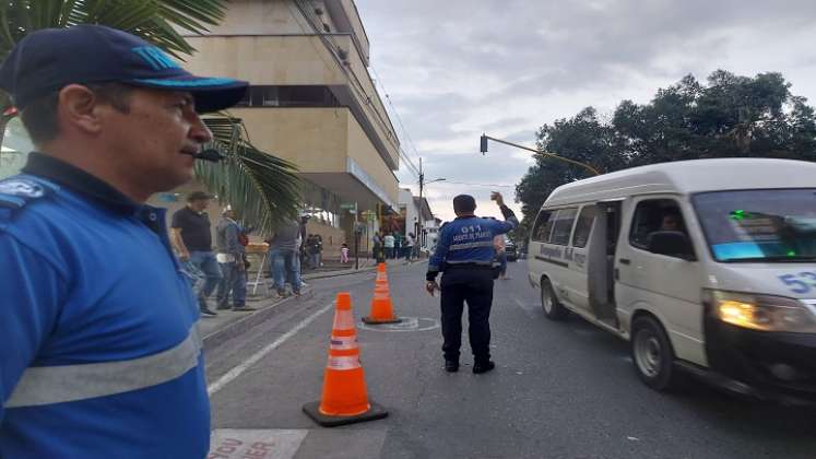 El pasaje en buseta y microbús quedó en $2.500 y automóvil colectivo urbano $2.600. /Fotos La Opinión