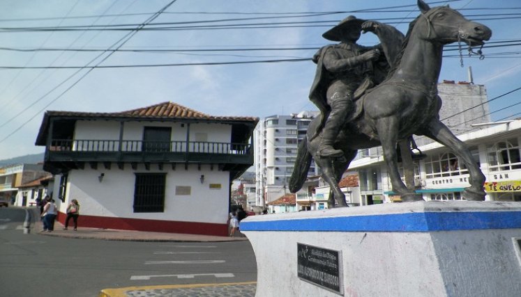 El lugar de mayor peregrinación es el santuario del agua de la virgen donde se venera la imagen de la patrona de los ocañeros.