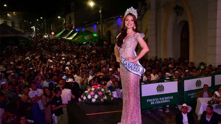 La candidata de los pamploneses cautivó al jurado y al público con su encanto natural y su inteligencia.