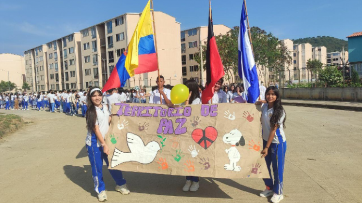 El acto protocolario se hizo bajo la celebración del sexto aniversario del megacolegio./Foto: Cortesía