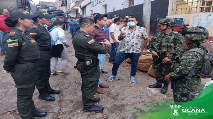 La policía y el ejército se toman la plaza de mercado del municipio de Ocaña./ Foto: Cortesía