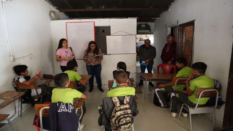 Los papás de los escolares se niegan a que los niños reciban sus clases de manera virtual, dado que no todos cuentan con internet./ Foto Cortesía