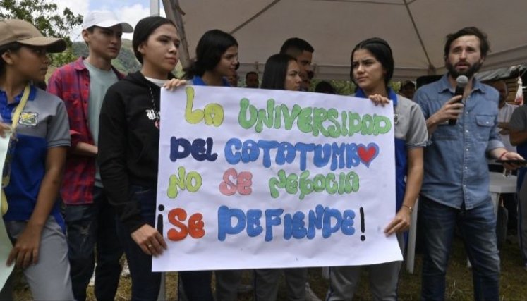 Más de 3.300 estudiantes se beneficiarán. / Fotos Archivo/ La Opinión 