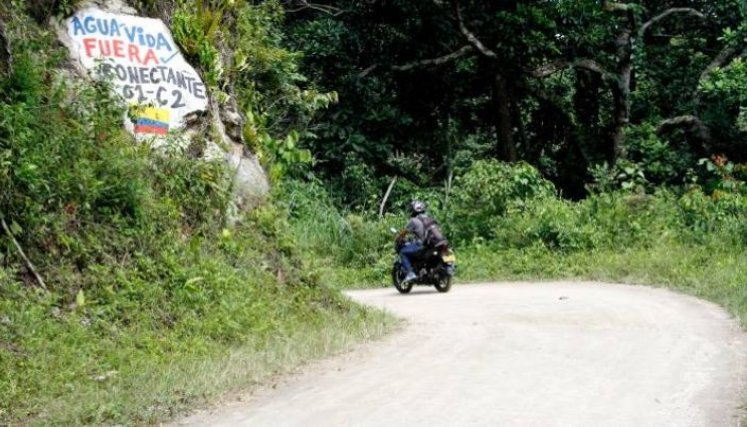 Los habitantes de Floridablanca han protestado en varias oportunidades oponiéndose al proyecto, razón principal de la parálisis de las obras. 