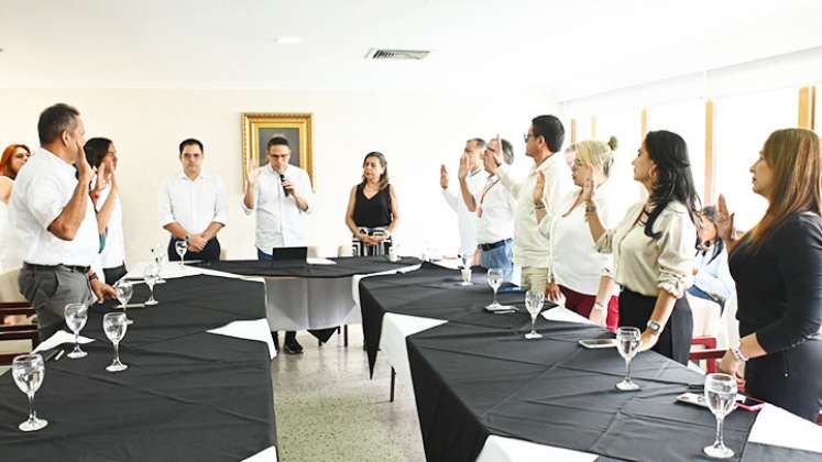 Se juramentaron y tomaron posesión de sus cargos ante el alcalde Jorge Acevedo y director del Departamento Administrativo de Planeación Municipal, Juan Carlos Bocanegra, los consejeros territoriales de Planeación. / Foto Cortesía