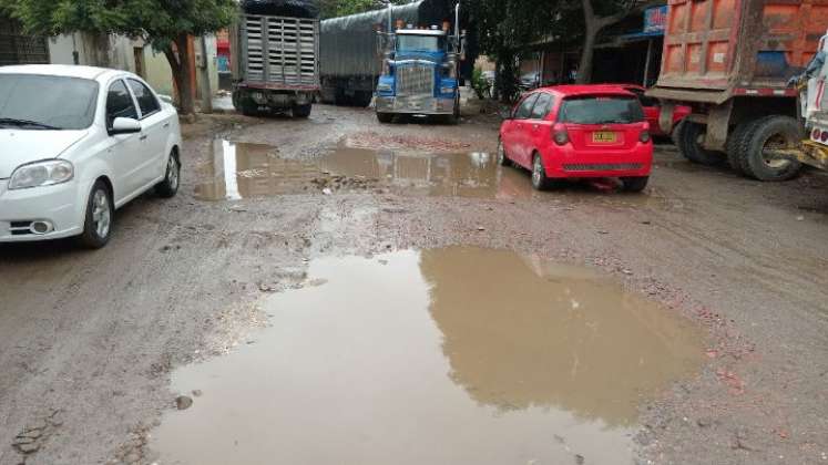 Las vías de La Ínsula son un verdadero desastre porque no reciben mantenimiento desde hace dos décadas/Foto Orlando Carvajal