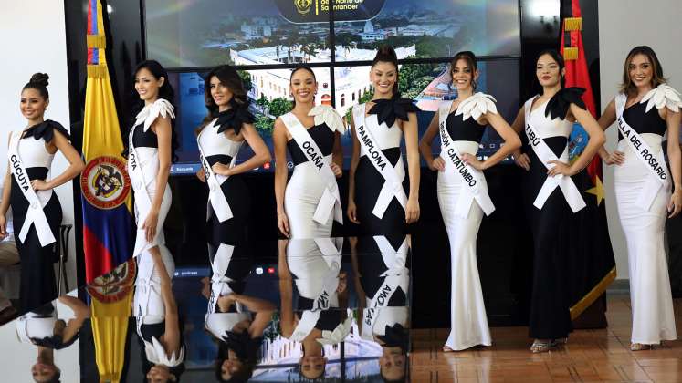 En el marco de la celebración del Día de la Mujer, en el Centro Comercial Jardín Plaza, las 8 candidatas hicieron su primer desfile oficial.