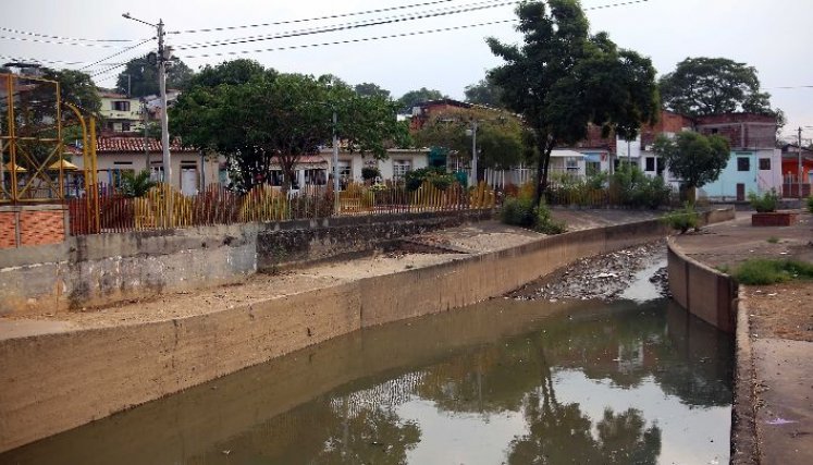 Los residuos de toda la comuna 10 van a parar al desarenador. /Foto: Nicolás Mojica. 