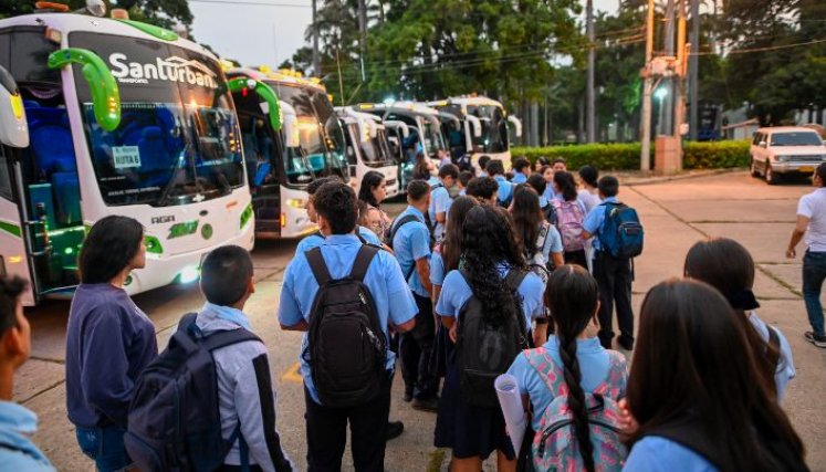 El Ministerio de Educación Nacional asignó $2.769 millones para garantizar el servicio de transporte escolar en la zona de frontera.  Foto: Cortesía  / La Opinión 