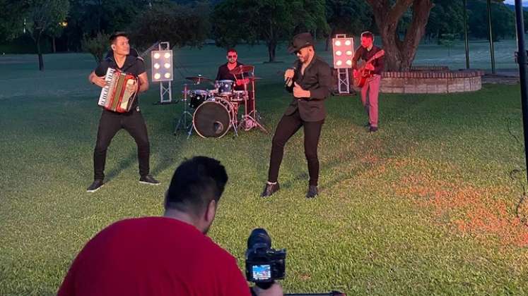 Yuver Vera, ingeniero de Labateca, canta regional mexicano