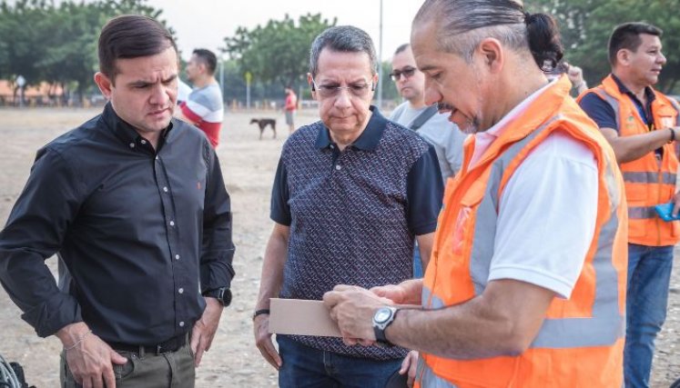 Rafael Humberto Camacho, izquierda, supervisa los radiosondeos que se adelantaron con el Ideam en Cúcuta/Foto cortesía