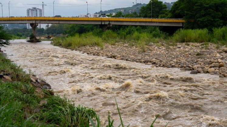 El aumento del caudal en los ríos Pamplonita y Zulia hace que el servicio de agua baje. / Foto: Cortesía. 