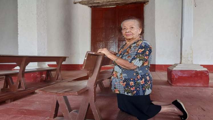 El veterano narrador Carlos Rincón, recuerda los episodios de la violencia. /Foto: Cortesía