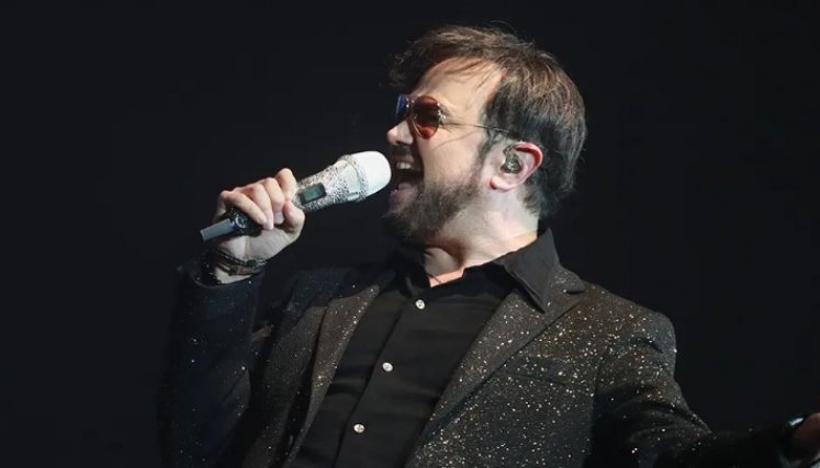 Postura de Aleks Syntek sobre álbum de Karol G causa revuelo en redes sociales