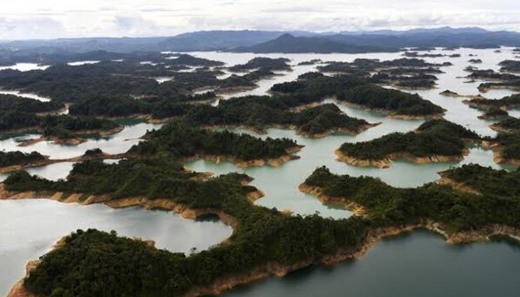 Guatapé recibe 33% menos turistas: pobladores enfrentan la sequía del embalse