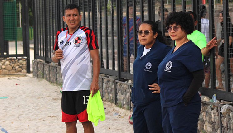 Diego Sabogal, técnico de la Selección Norte de fútbol playa. 