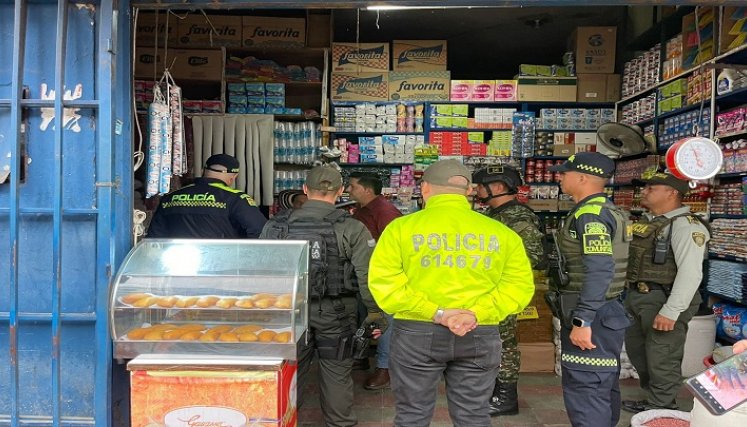 Las autoridades se toman la plaza de mercado de Ocaña para brindar protección./ Foto: Cortesía