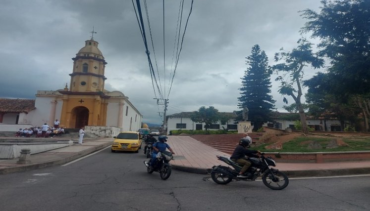 Con la UTA se adelantan jornadas podas para mitigar riesgos. / Foto: Javier Sarabia / La Opinión  