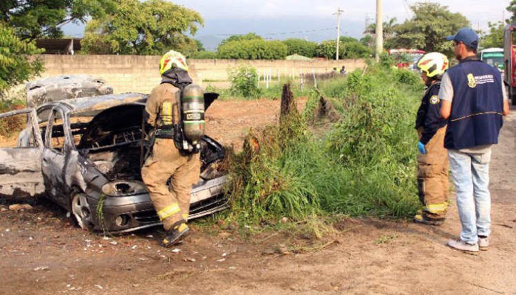 Vehículos en llamas por el Anillo Vial Oriental