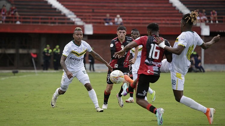 El Cúcuta Deportivo visita al Deportes Quindío se miden esta tarde en el Centenario.