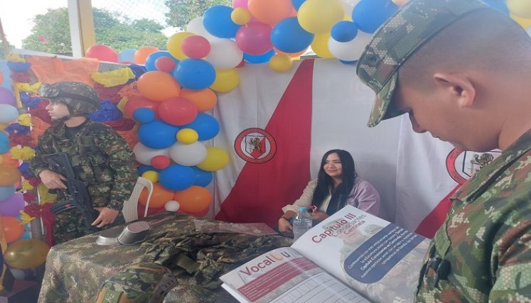 Universitarios educan a los soldados del batallón de Infantería número 15./ Foto cortesía