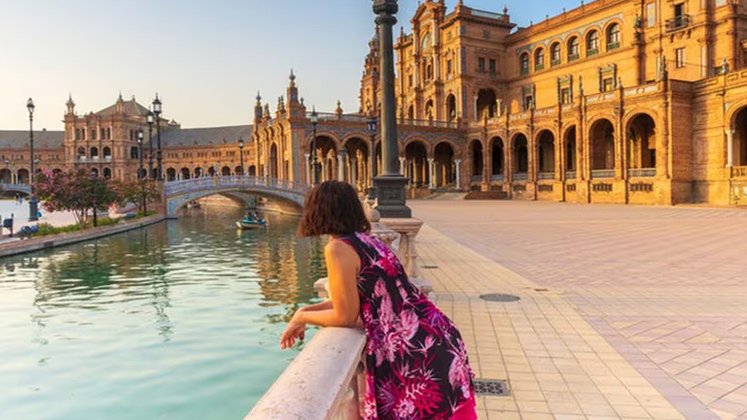 Colombianos podrán viajar gratis a España