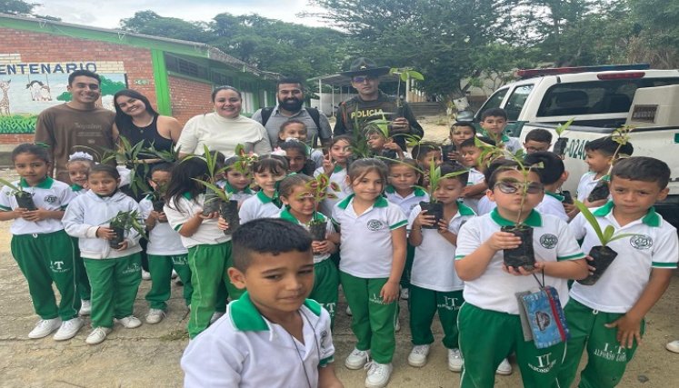 En el marco de la conmemoración del Día Mundial del Medio Ambiente se adelantaron campañas de reforestación con los niños./ Foto: Cortesía