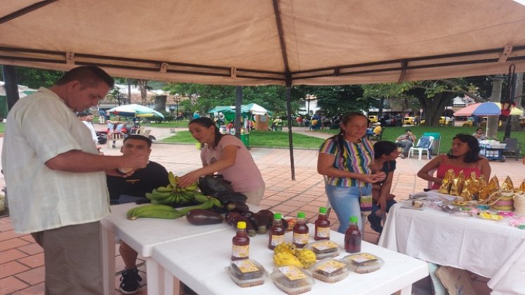 Con el firme propósito de fortalecer los ciclos cortos de comercialización se desarrolló el mercado campesino agroindustrial en Ocaña./ Foto: Cortesía